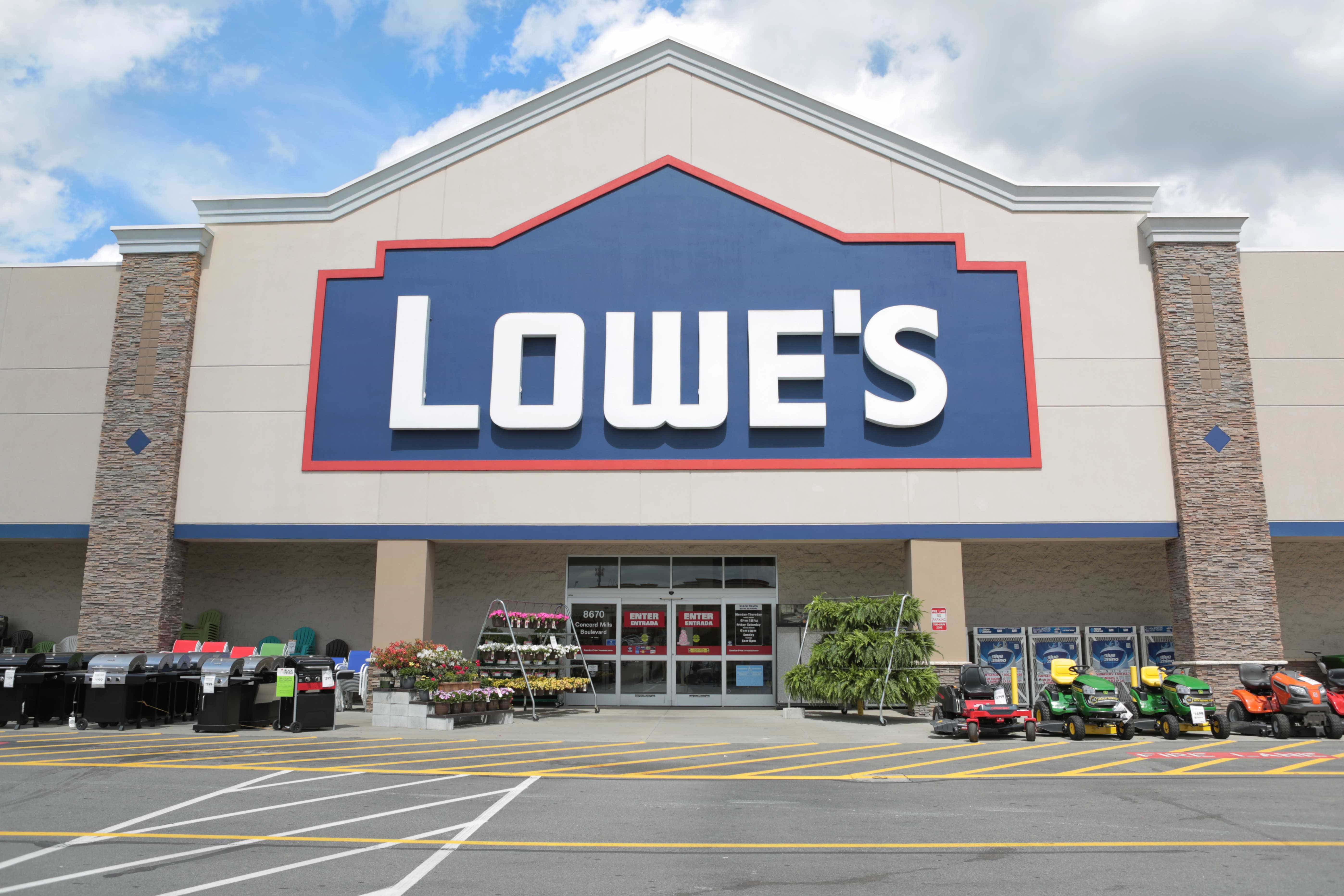 Lowes Employee Benefits >> Lowe S Expands Family Benefits Hands Out Employee Bonuses Lowes Employee Benefits >> Lowe S Expands Family Benefits Hands Out Employee Bonuses