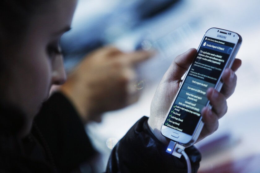 Phone.EyeStraing.Bloomberg.jpg