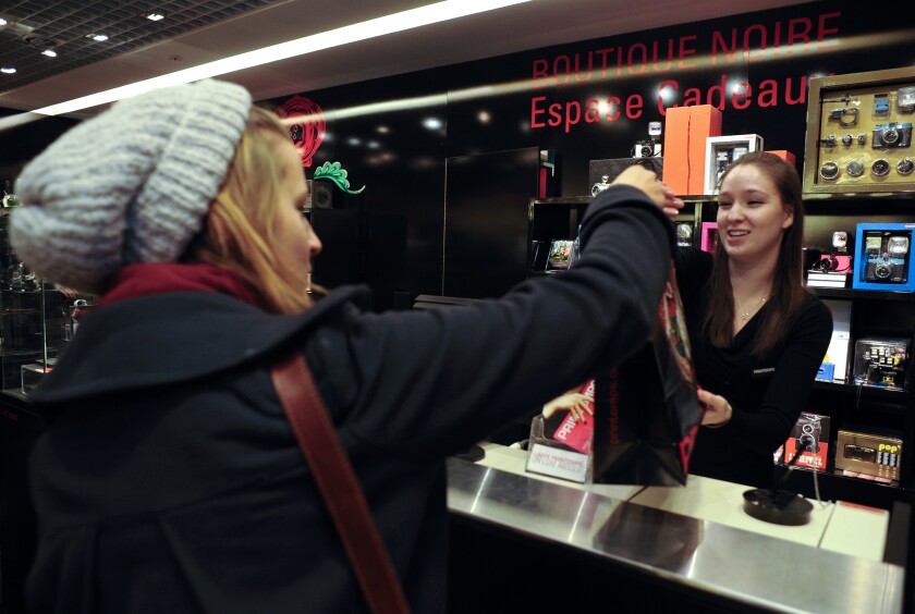 holiday-worker-christmas-retail