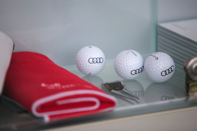 Gifting-golf-balls-Bloomberg-iag-2016