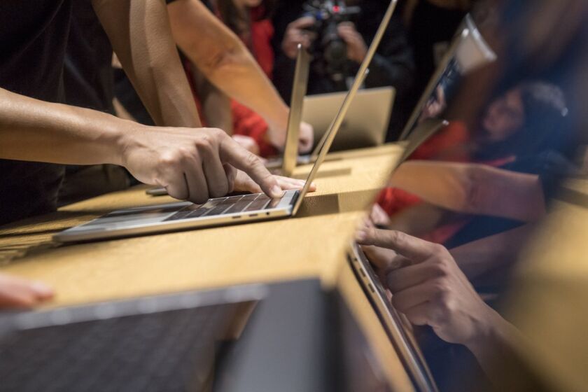 Apple software flaw.jpg