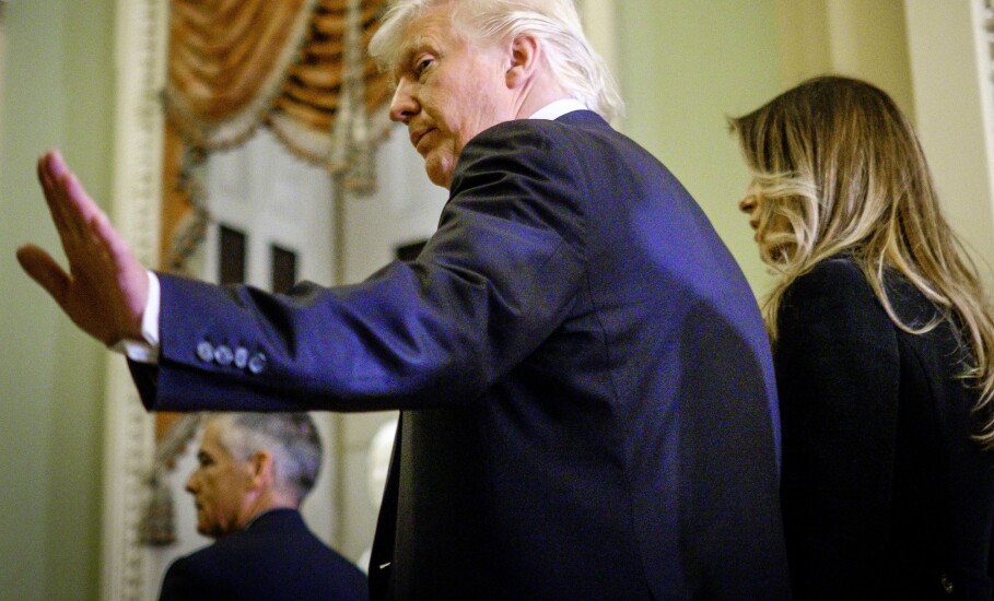 Trump_hand