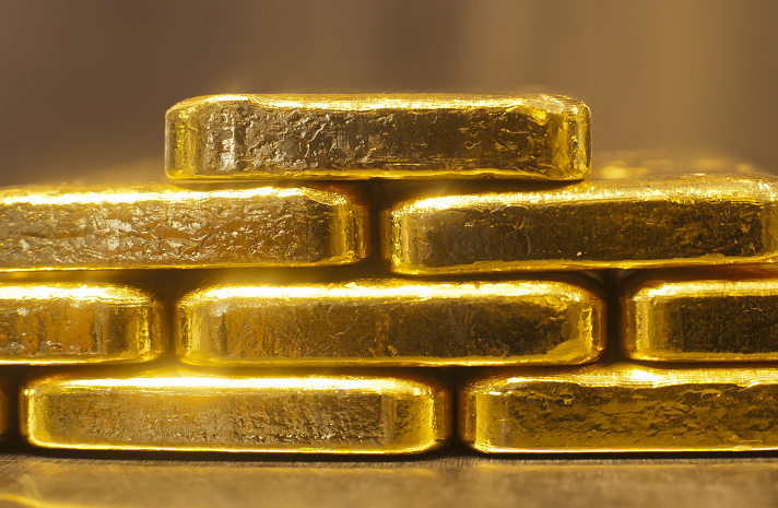 1 kilogram of gold bars stacked