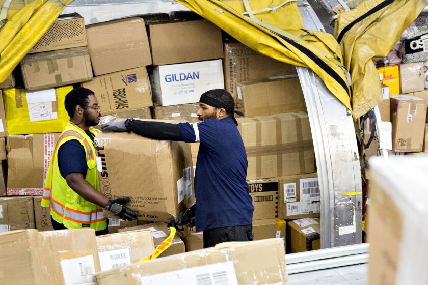 Employees.DHL.Bloomberg.jpg