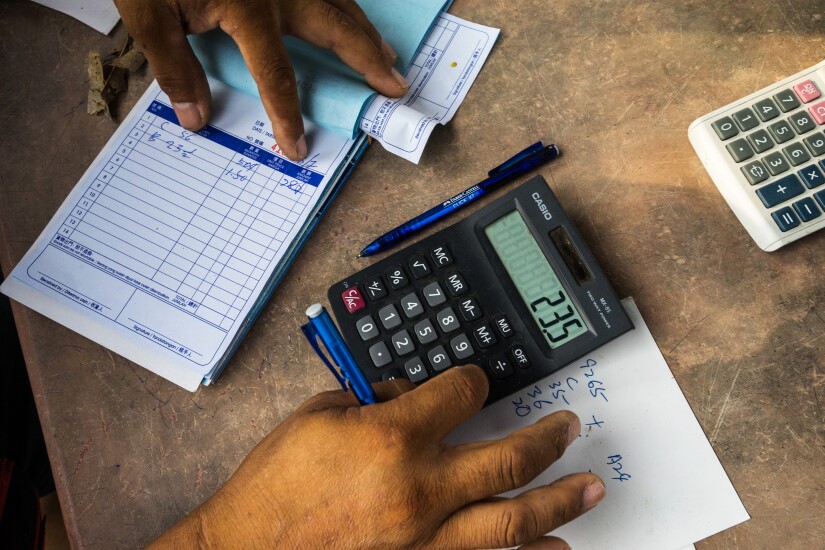 Bills invoice calculator by Bloomberg News